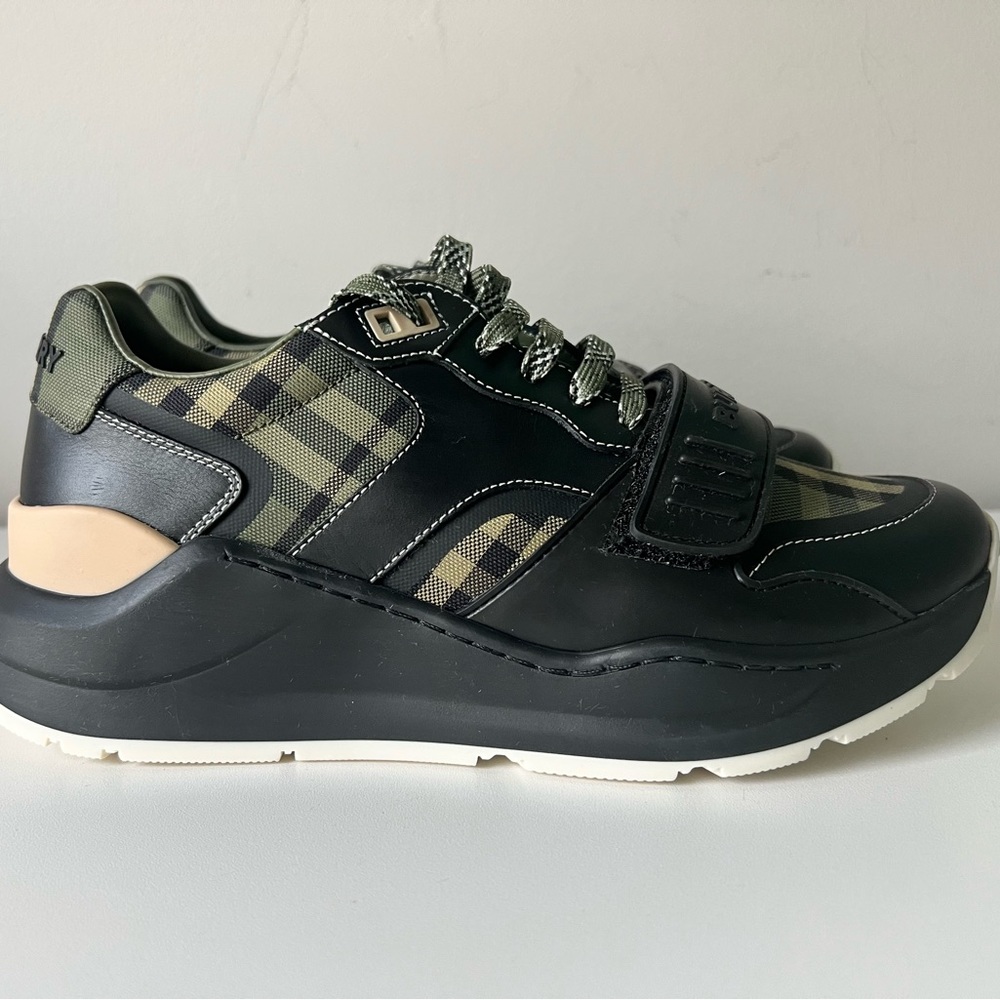 Burberry Check Ladies Sneakers - Picture 5 of 16